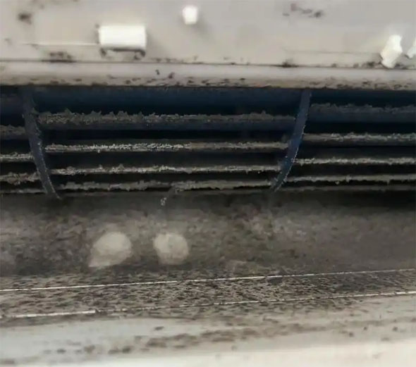 东山空调吹的风有股烧焦味是怎么回事